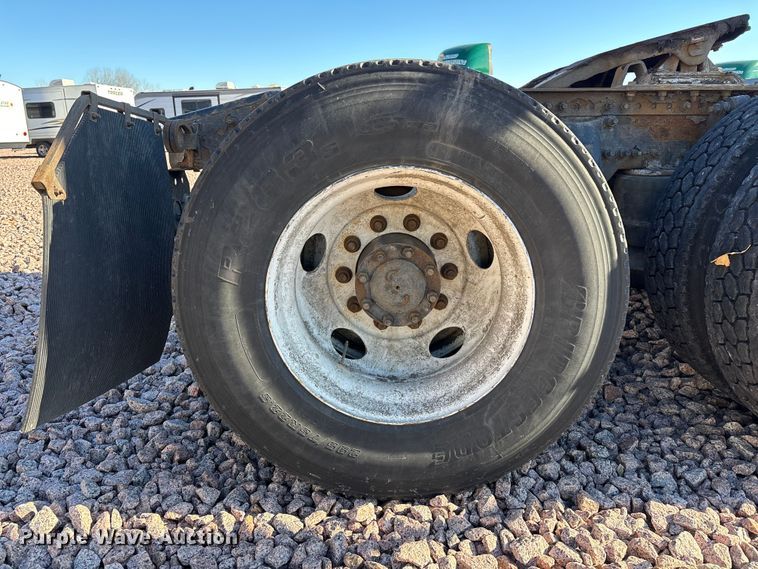 image for item YA2297 2017 Freightliner Cascadia 125 semi truck