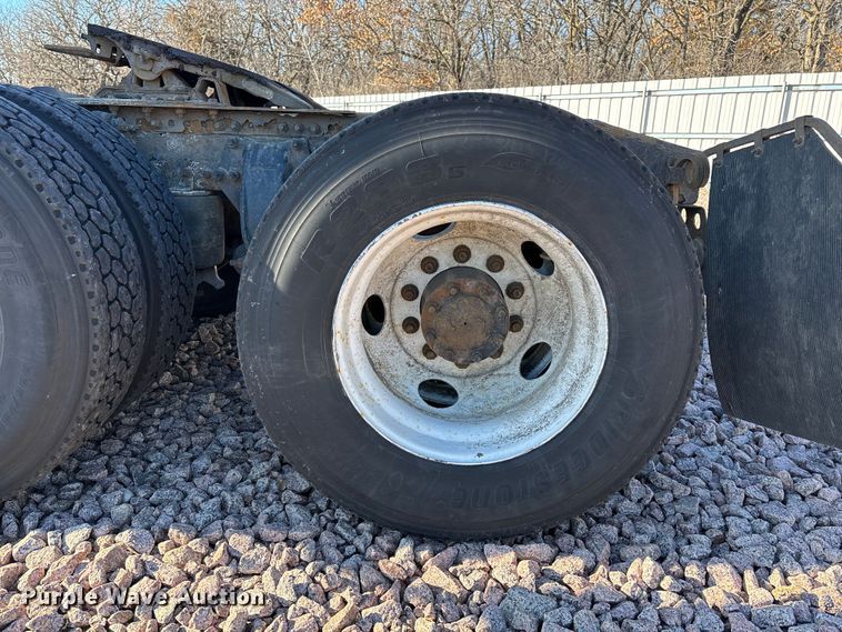 image for item YA2297 2017 Freightliner Cascadia 125 semi truck