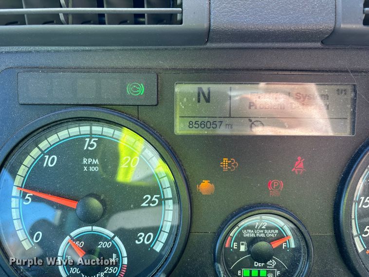 image for item YA2297 2017 Freightliner Cascadia 125 semi truck