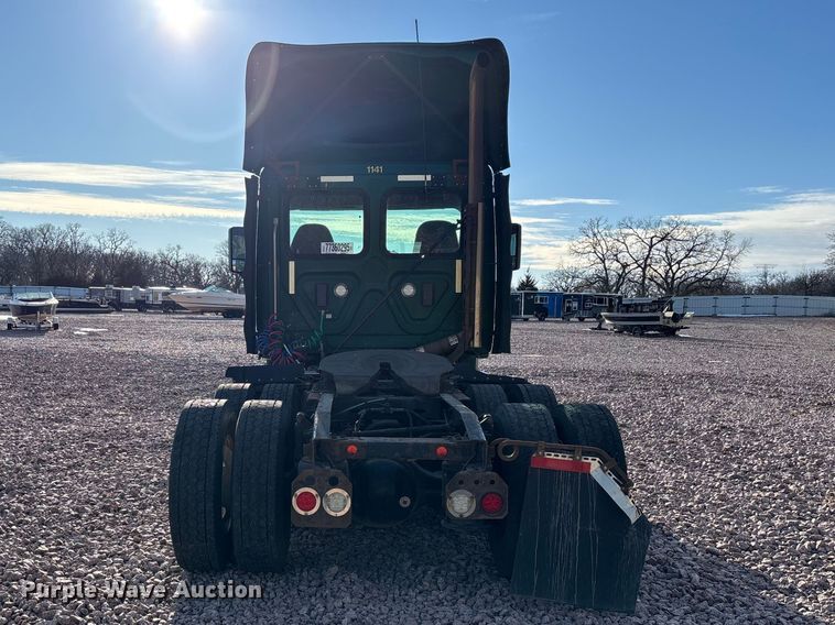 image for item YA2299 2017 Freightliner Cascadia 125 semi truck