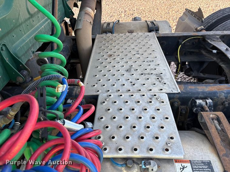 image for item YA2299 2017 Freightliner Cascadia 125 semi truck