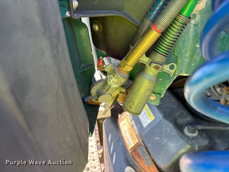 image for item YA2299 2017 Freightliner Cascadia 125 semi truck