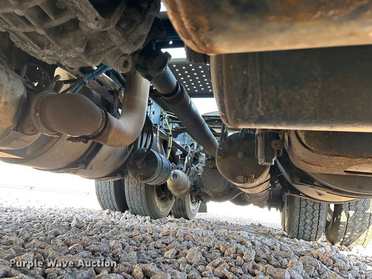 image for item YA2299 2017 Freightliner Cascadia 125 semi truck