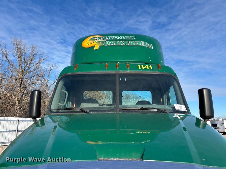 image for item YA2299 2017 Freightliner Cascadia 125 semi truck