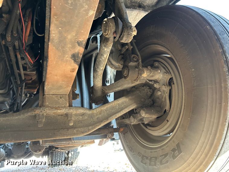 image for item YA2299 2017 Freightliner Cascadia 125 semi truck