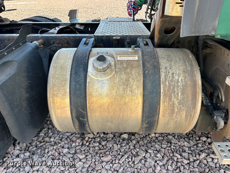 image for item YA2299 2017 Freightliner Cascadia 125 semi truck