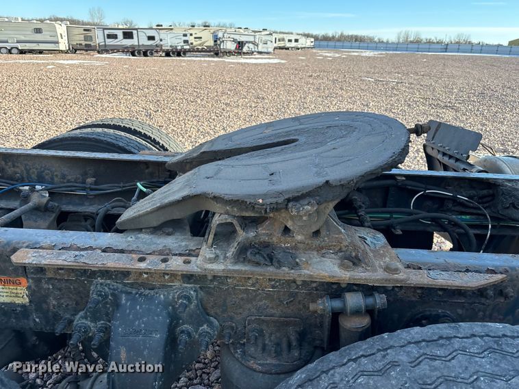 image for item YA2299 2017 Freightliner Cascadia 125 semi truck