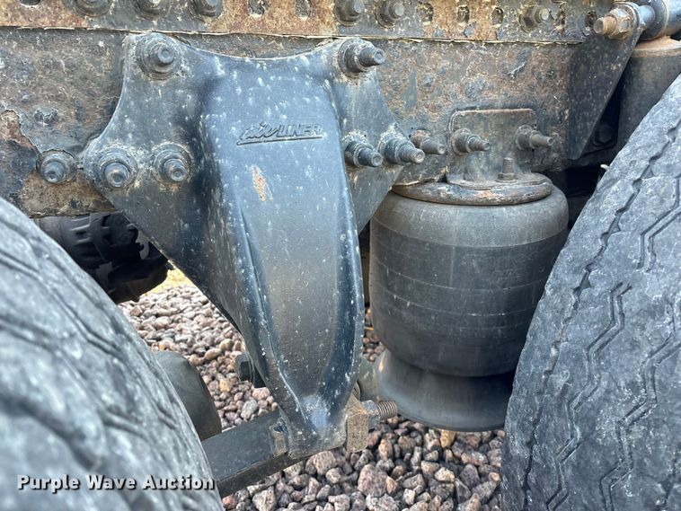 image for item YA2299 2017 Freightliner Cascadia 125 semi truck