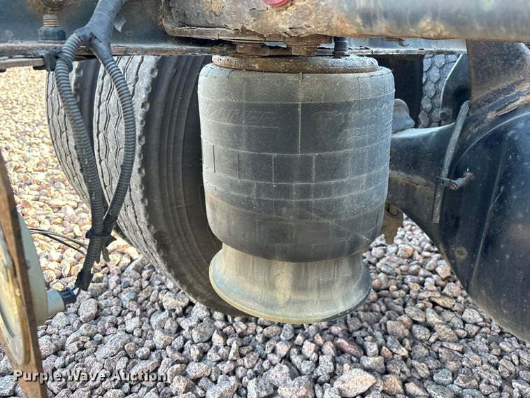 image for item YA2299 2017 Freightliner Cascadia 125 semi truck