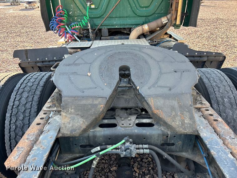 image for item YA2299 2017 Freightliner Cascadia 125 semi truck