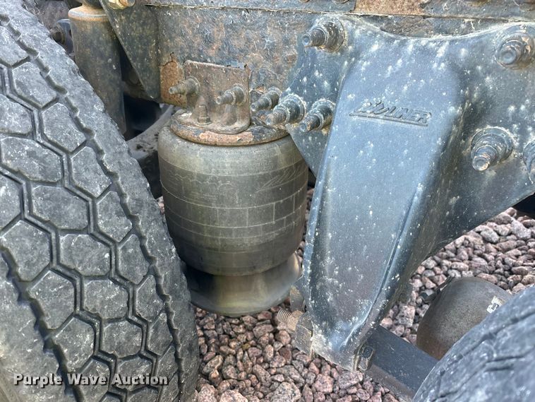 image for item YA2299 2017 Freightliner Cascadia 125 semi truck