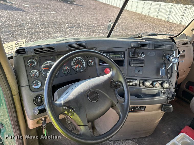 image for item YA2299 2017 Freightliner Cascadia 125 semi truck