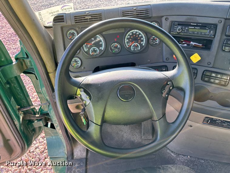 image for item YA2299 2017 Freightliner Cascadia 125 semi truck