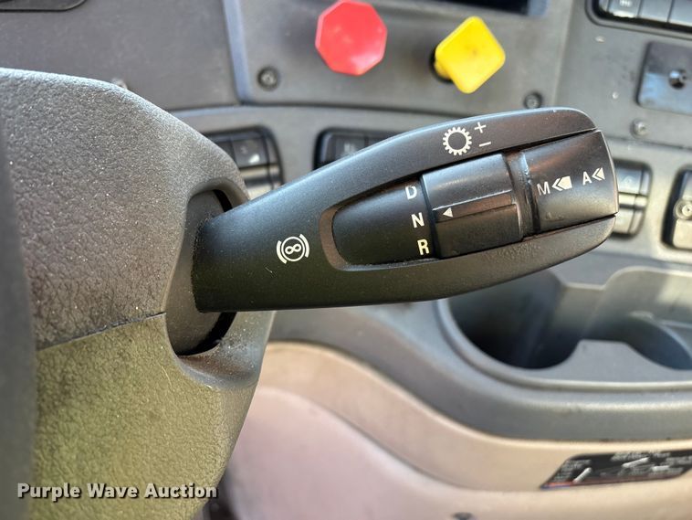 image for item YA2299 2017 Freightliner Cascadia 125 semi truck