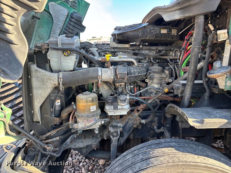 image for item YA2299 2017 Freightliner Cascadia 125 semi truck