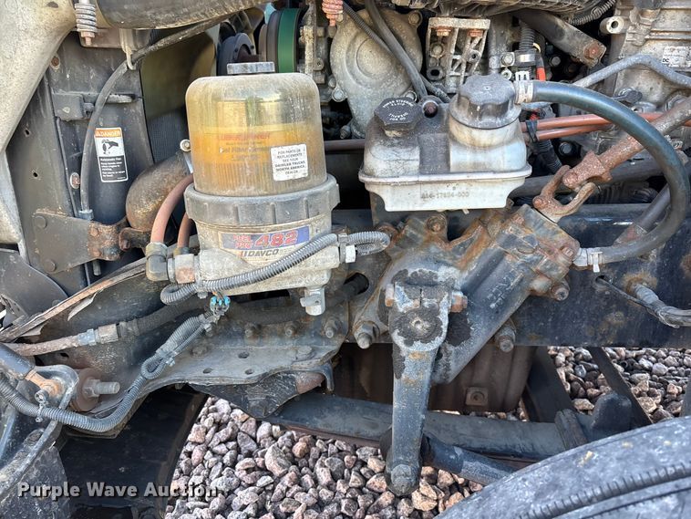 image for item YA2299 2017 Freightliner Cascadia 125 semi truck