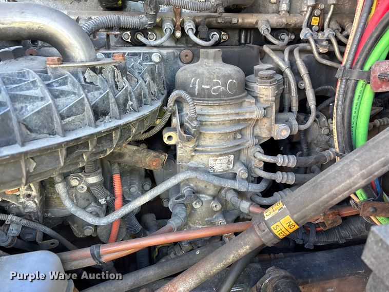 image for item YA2299 2017 Freightliner Cascadia 125 semi truck