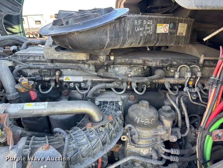 image for item YA2299 2017 Freightliner Cascadia 125 semi truck