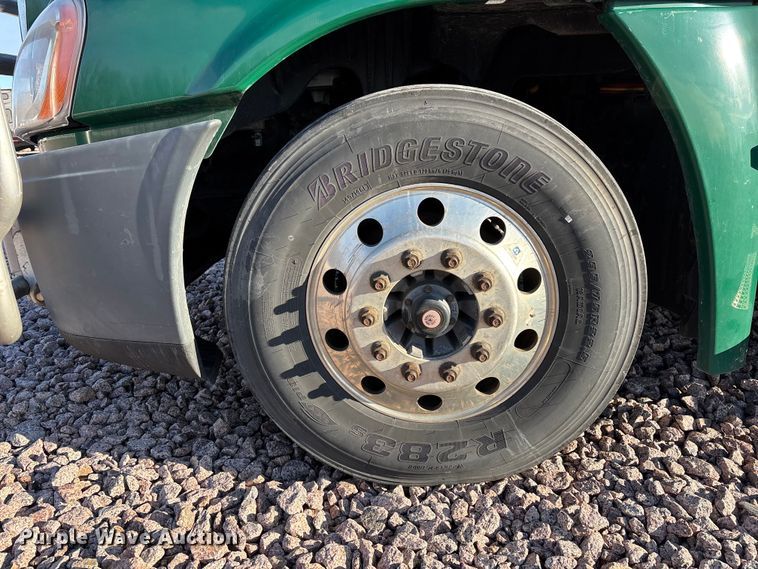 image for item YA2299 2017 Freightliner Cascadia 125 semi truck