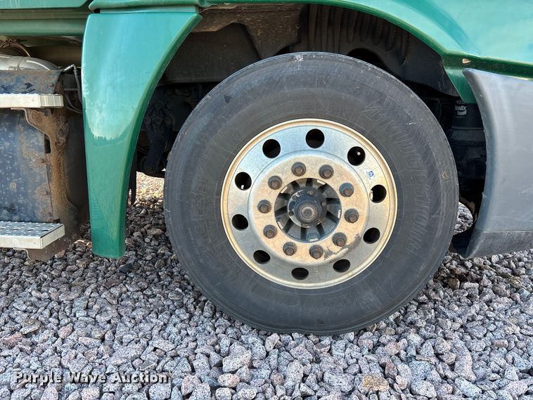 image for item YA2299 2017 Freightliner Cascadia 125 semi truck