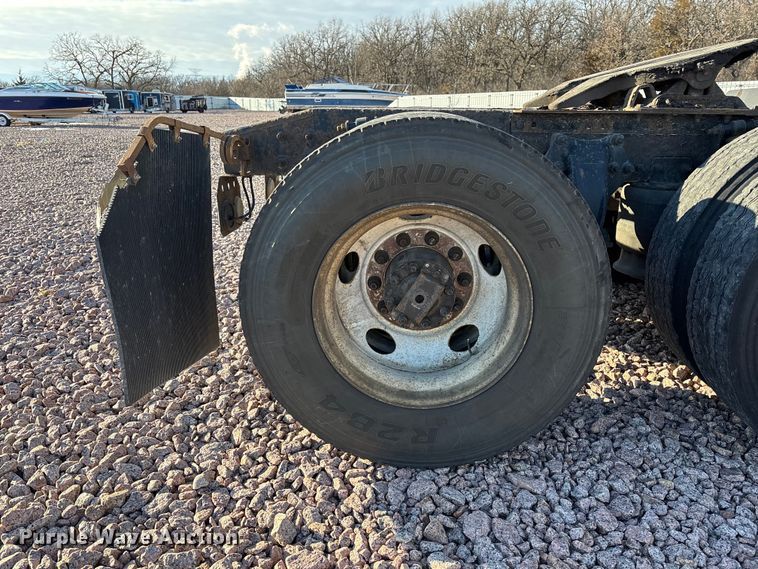 image for item YA2299 2017 Freightliner Cascadia 125 semi truck