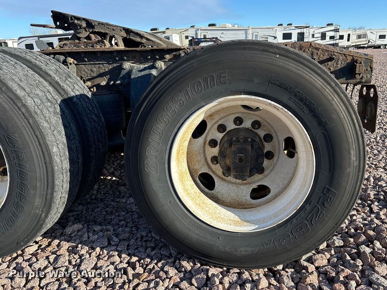 image for item YA2299 2017 Freightliner Cascadia 125 semi truck