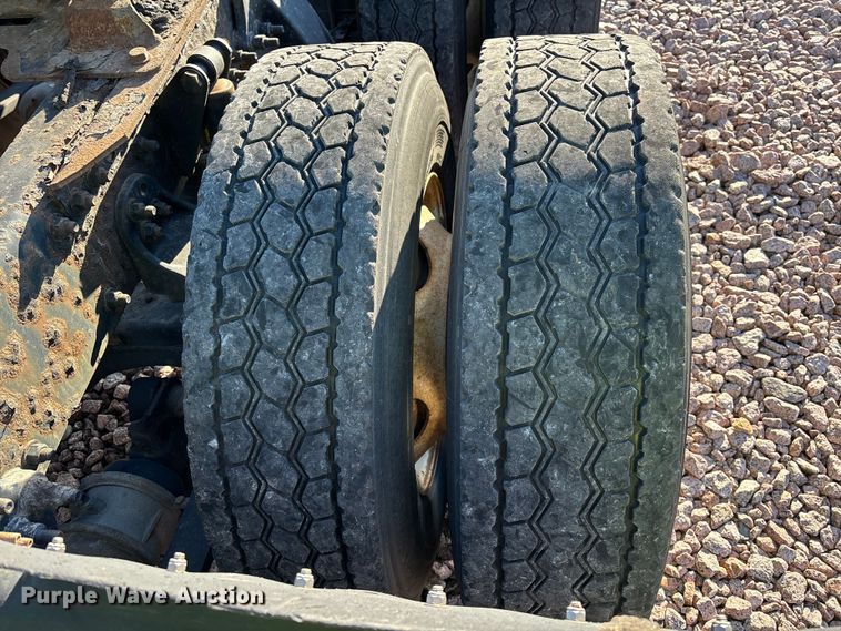 image for item YA2299 2017 Freightliner Cascadia 125 semi truck