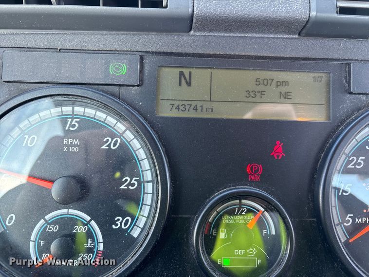 image for item YA2299 2017 Freightliner Cascadia 125 semi truck