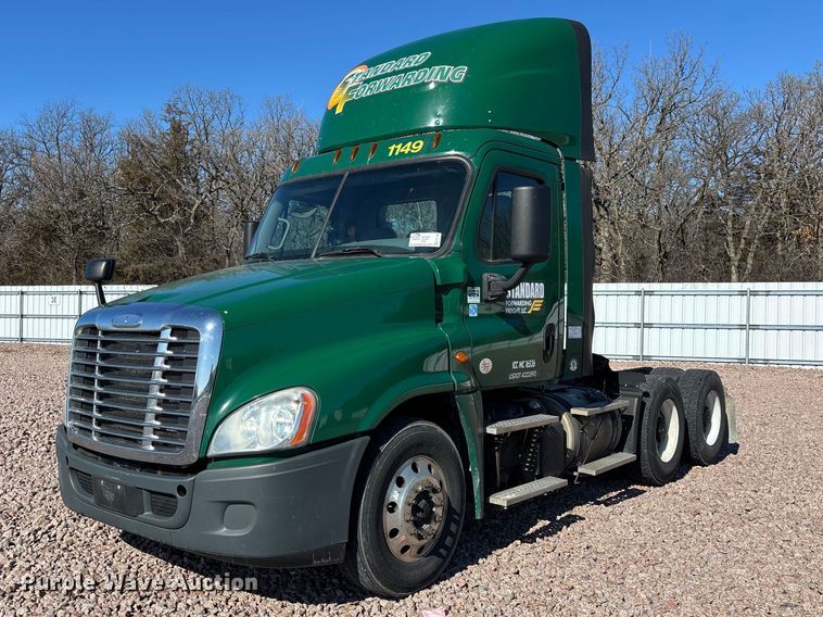 image for item YA2300 2017 Freightliner Cascadia 125 semi truck
