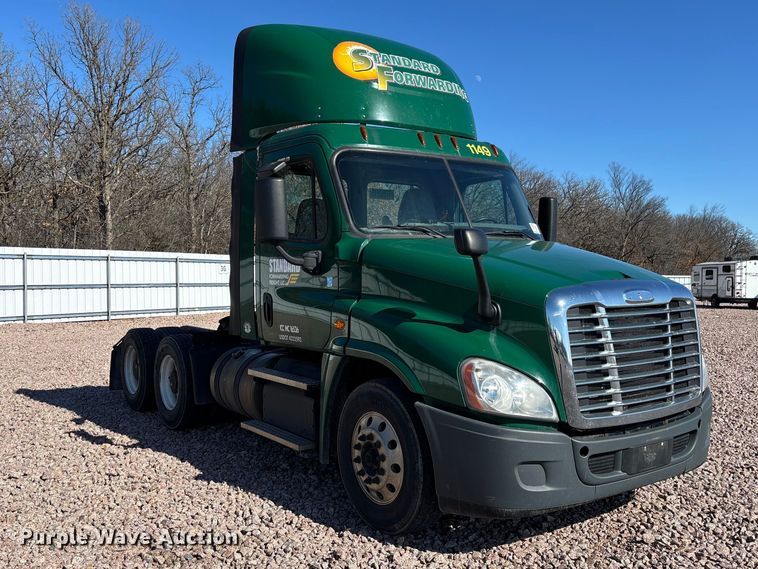image for item YA2300 2017 Freightliner Cascadia 125 semi truck