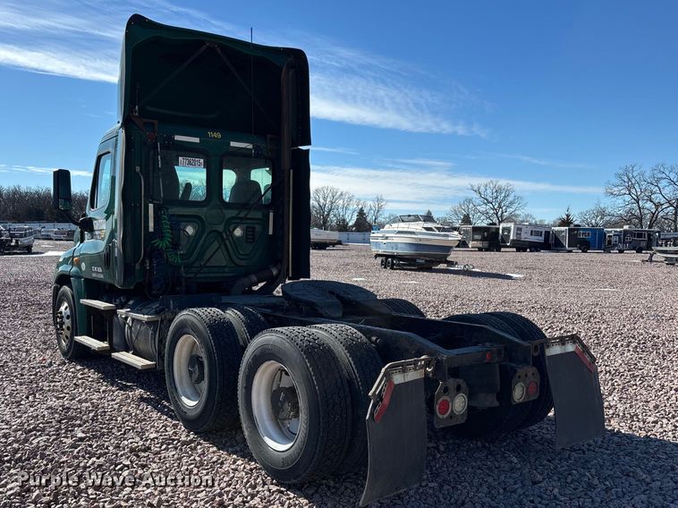 image for item YA2300 2017 Freightliner Cascadia 125 semi truck