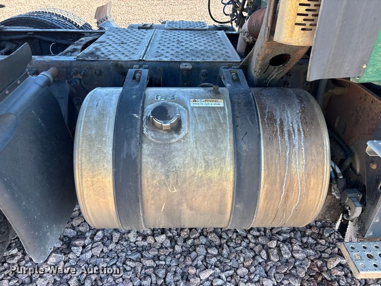 image for item YA2300 2017 Freightliner Cascadia 125 semi truck