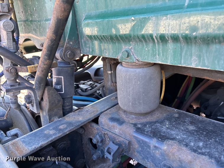 image for item YA2300 2017 Freightliner Cascadia 125 semi truck