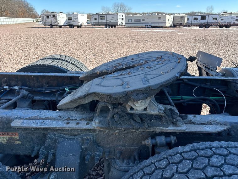 image for item YA2300 2017 Freightliner Cascadia 125 semi truck