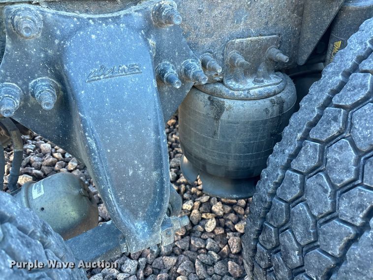 image for item YA2300 2017 Freightliner Cascadia 125 semi truck