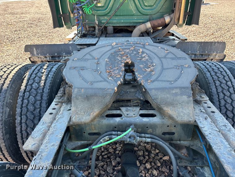 image for item YA2300 2017 Freightliner Cascadia 125 semi truck