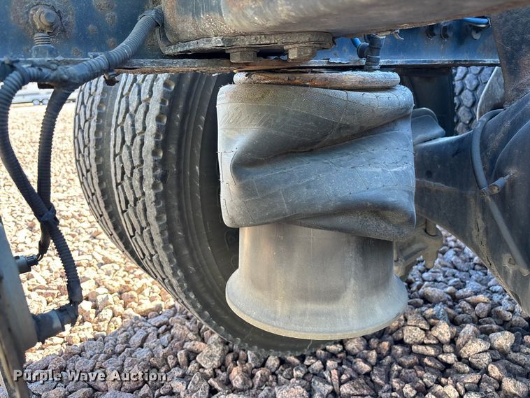 image for item YA2300 2017 Freightliner Cascadia 125 semi truck