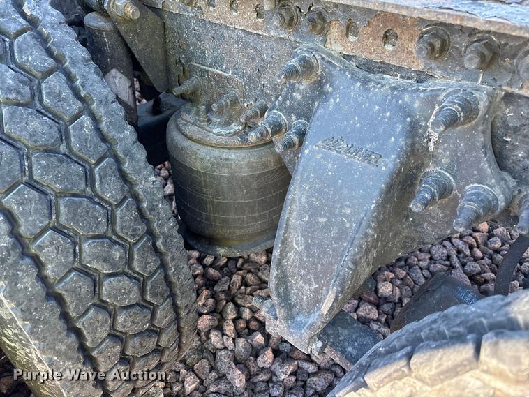 image for item YA2300 2017 Freightliner Cascadia 125 semi truck