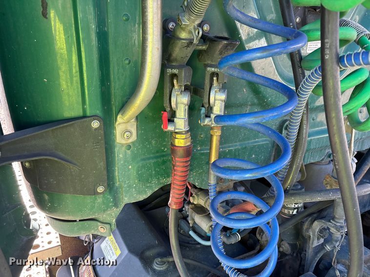 image for item YA2300 2017 Freightliner Cascadia 125 semi truck