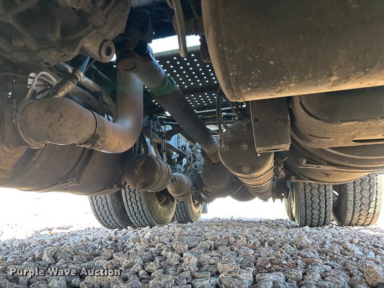 image for item YA2300 2017 Freightliner Cascadia 125 semi truck