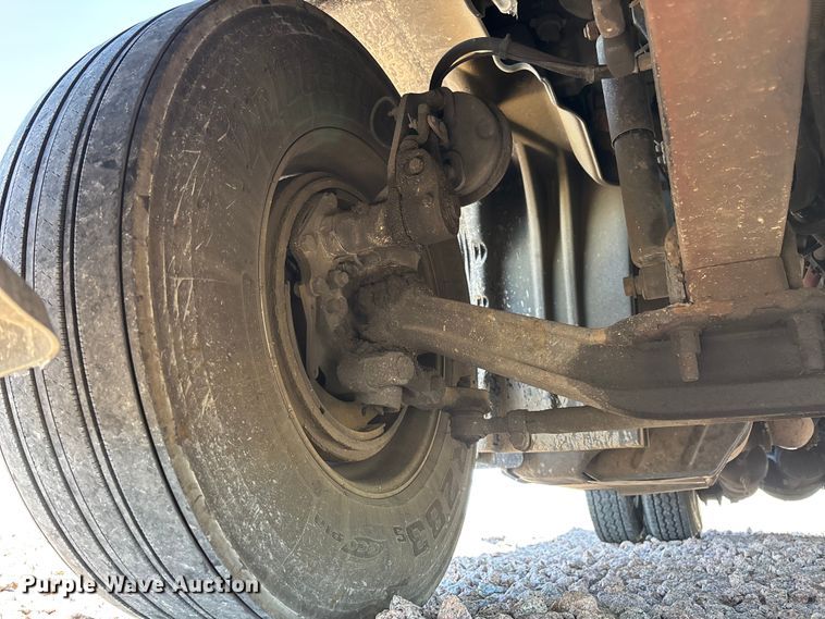 image for item YA2300 2017 Freightliner Cascadia 125 semi truck