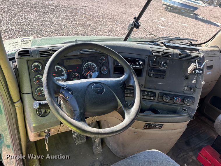 image for item YA2300 2017 Freightliner Cascadia 125 semi truck