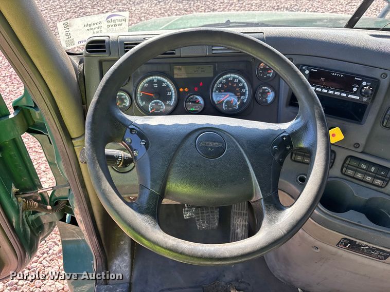 image for item YA2300 2017 Freightliner Cascadia 125 semi truck