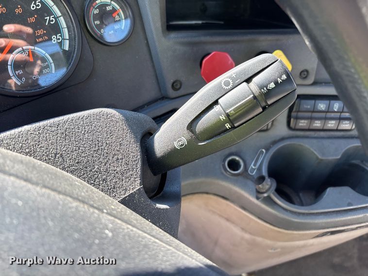 image for item YA2300 2017 Freightliner Cascadia 125 semi truck