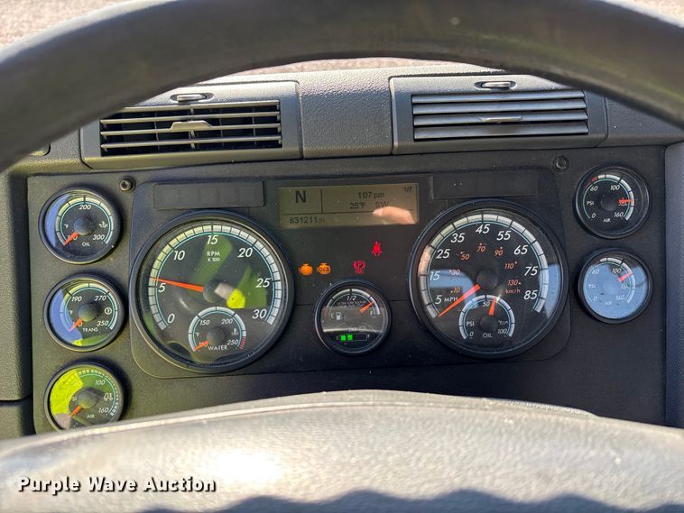 image for item YA2300 2017 Freightliner Cascadia 125 semi truck