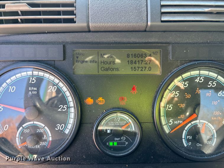 image for item YA2300 2017 Freightliner Cascadia 125 semi truck