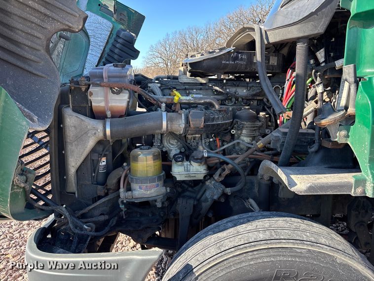 image for item YA2300 2017 Freightliner Cascadia 125 semi truck