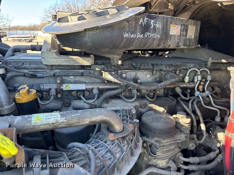 image for item YA2300 2017 Freightliner Cascadia 125 semi truck