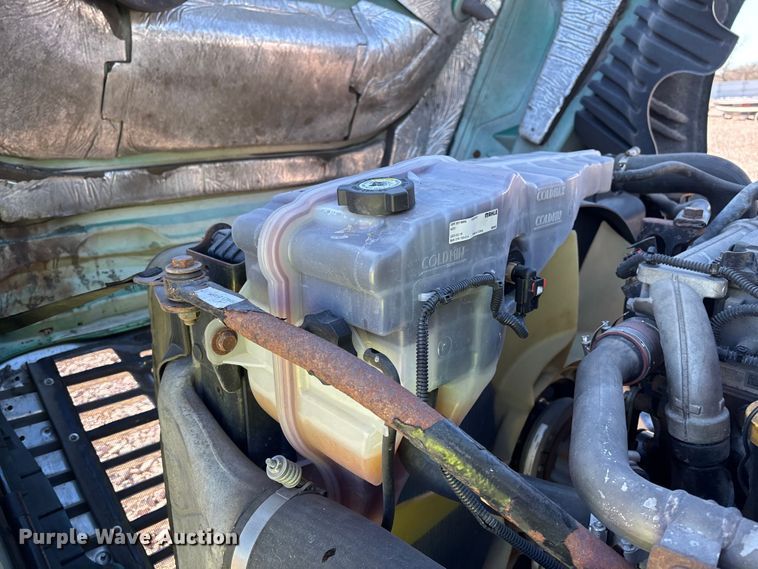 image for item YA2300 2017 Freightliner Cascadia 125 semi truck