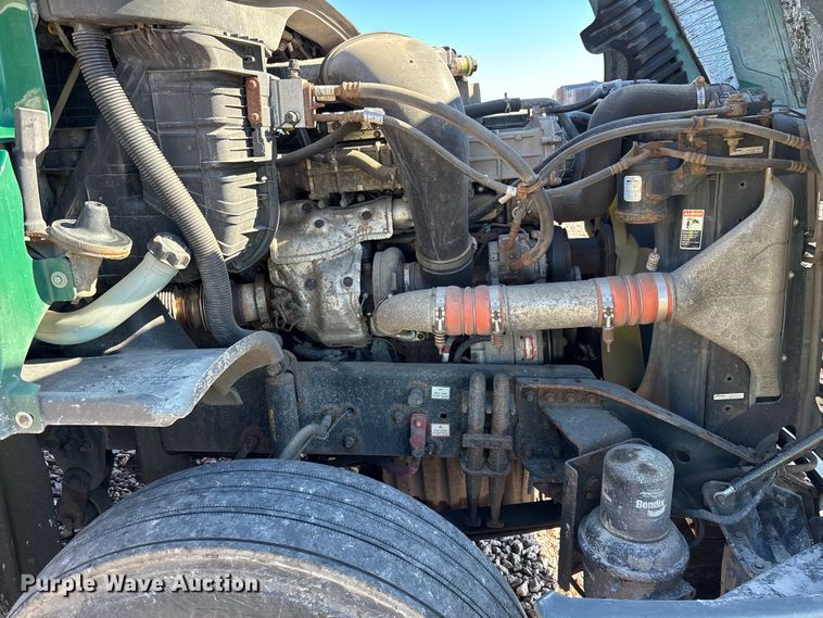 image for item YA2300 2017 Freightliner Cascadia 125 semi truck